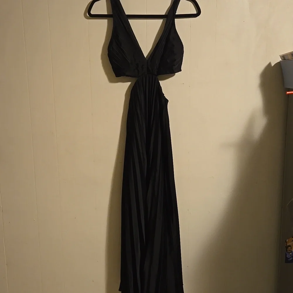 Abercrombie & Fitch Giselle Pleated Cutout Maxi Dress